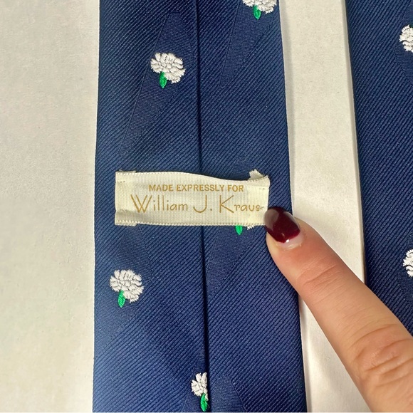 Vintage Embroidered White Rose Navy Blue Classic 3” Blade Tie, William J. Kraus - Picture 3 of 7